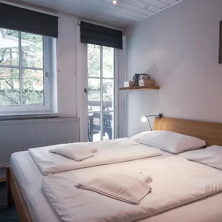 Peacock - Steinbock Daire *