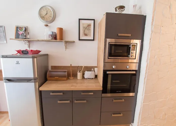 Peacock - Steinbock צל-אם-זי