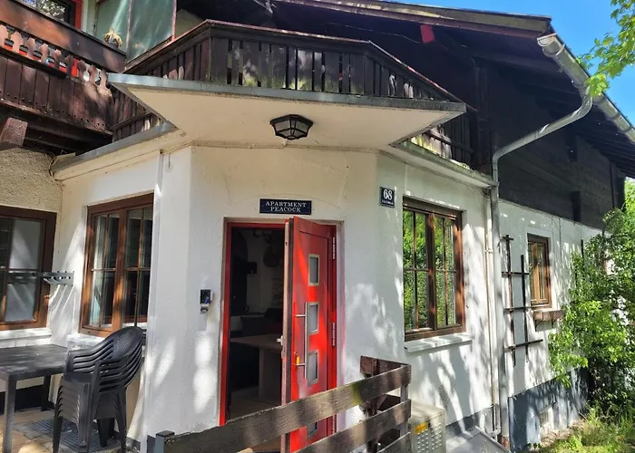 Peacock - Steinbock צל-אם-זי