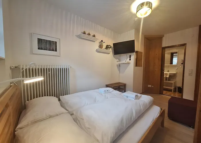 Peacock - Steinbock * צל-אם-זי